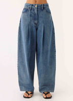Zayn Pleated Jeans - Light Wash Blue